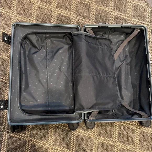 Nobl Elegant Green Rolling Technical Suitcase - Picture 10 of 11